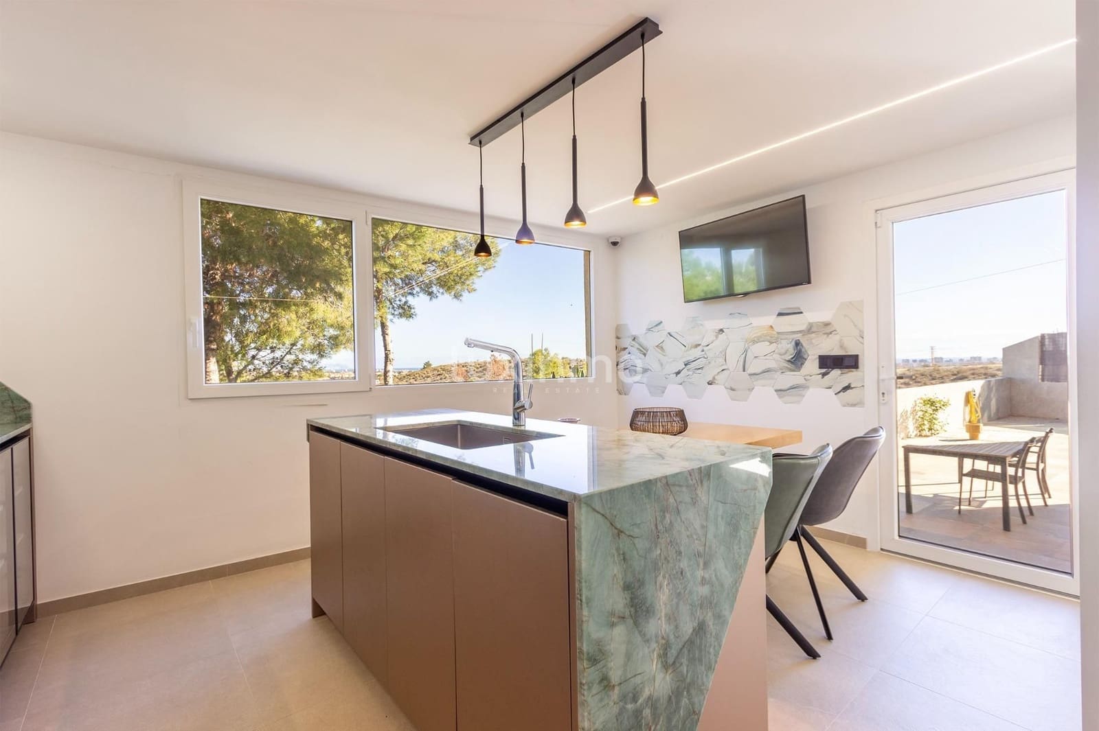 4 sypialnia Willa na sprzedaż w Muchamiel / Mutxamel z basenem garażem - 739 000 € (Ref: 9523822)