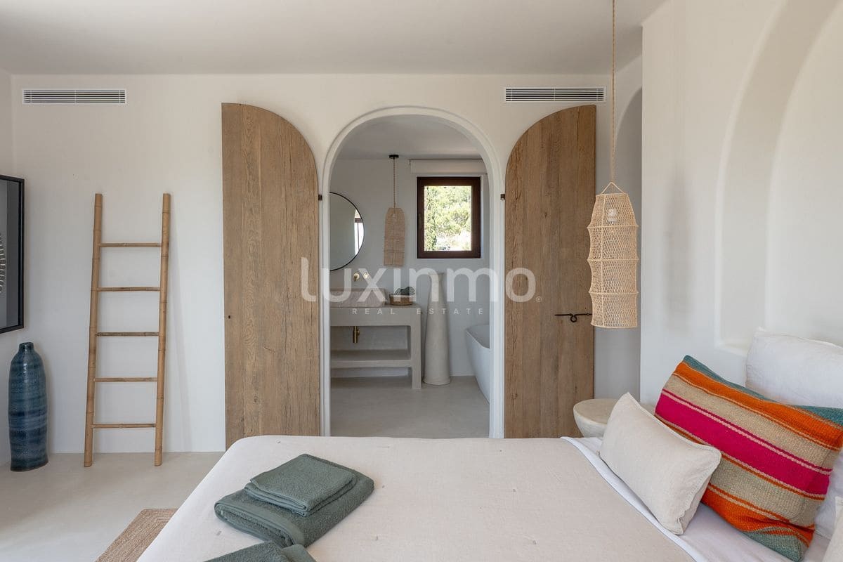 6 soveværelse Villa til salg i Sant Antoni de Portmany med swimmingpool - € 6.900.000 (Ref: 9525703)