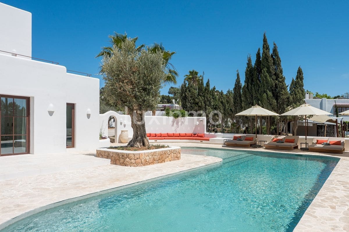 6 soveværelse Villa til salg i Sant Antoni de Portmany med swimmingpool - € 6.900.000 (Ref: 9525703)