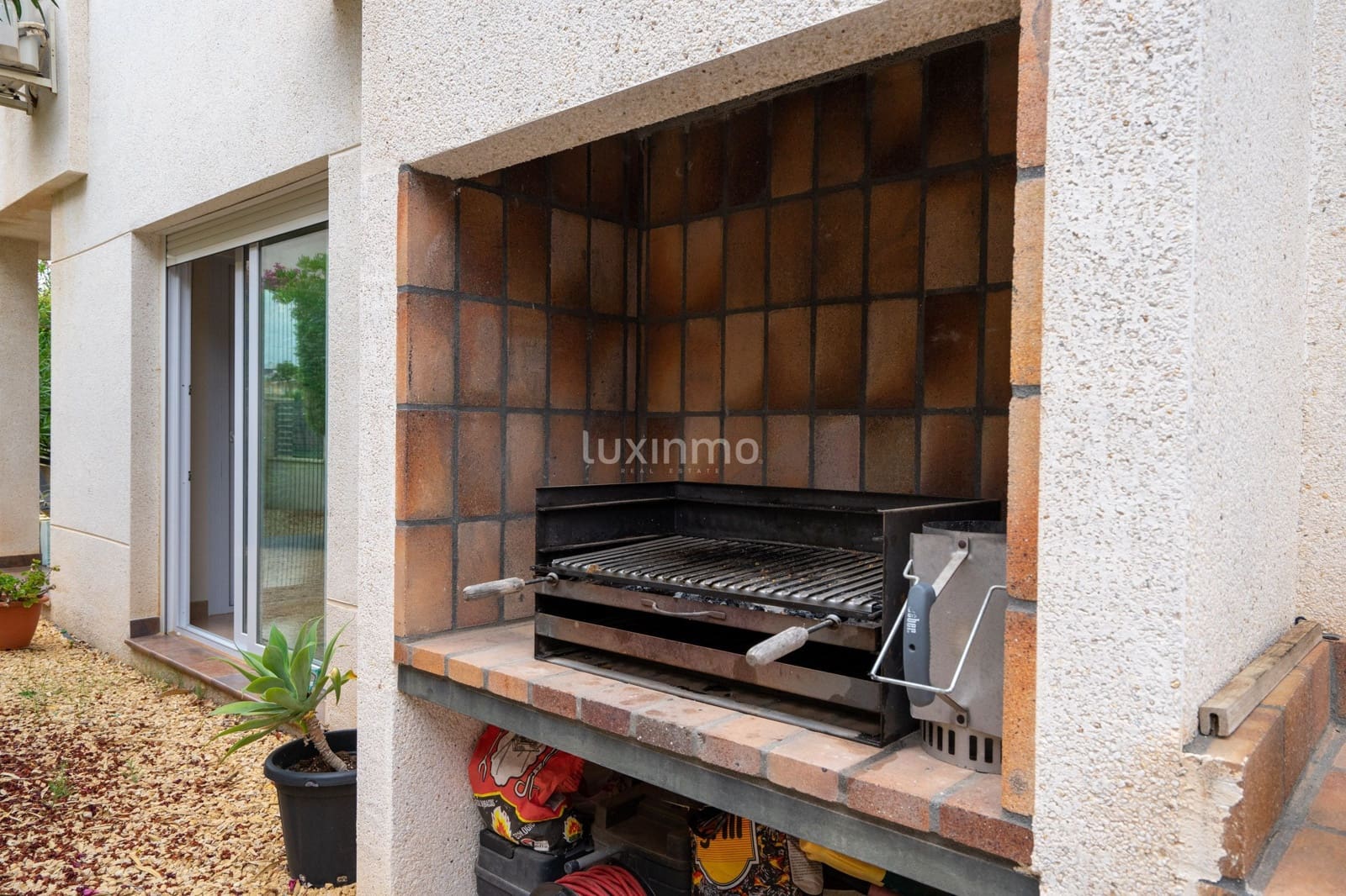 4 slaapkamer Villa te koop in Teulada met zwembad garage - € 460.000 (Ref: 9526012)