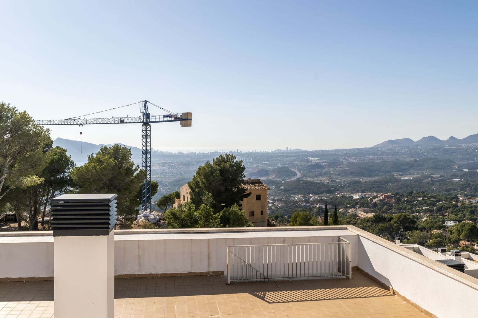 4 makuuhuone Huvila myytävänä paikassa Altea mukana uima-altaan 
autotalli - 995 000 € (Ref: 9537838)