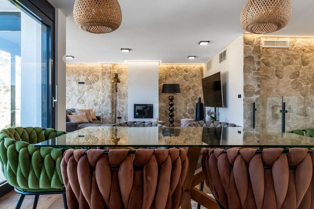 4 makuuhuone Huvila myytävänä paikassa Altea mukana uima-altaan 
autotalli - 995 000 € (Ref: 9537838)