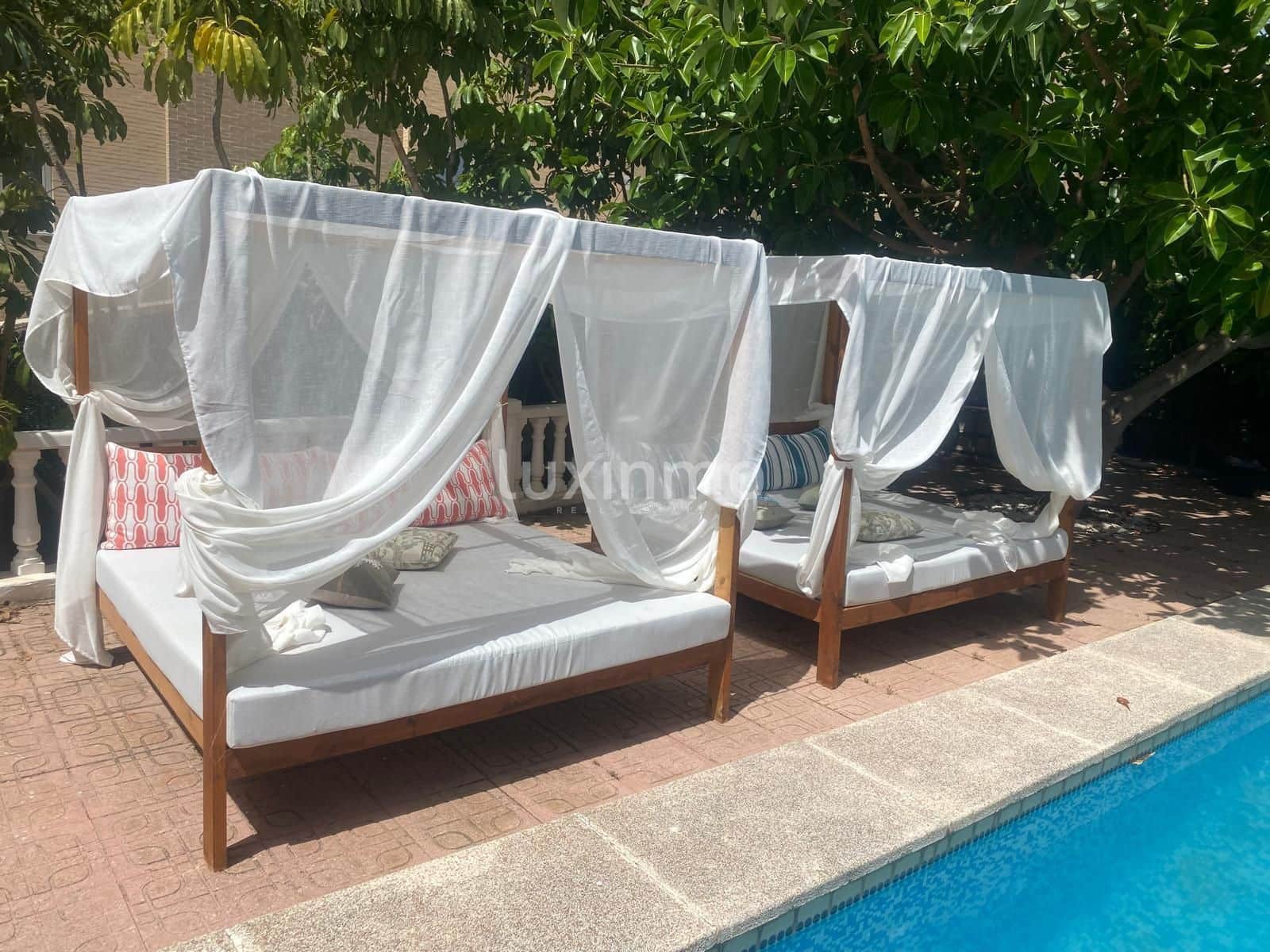 Villa/Maison de 3 chambres à louer à La Nucia avec piscine garage - 3 500 € (Ref: 9539467)