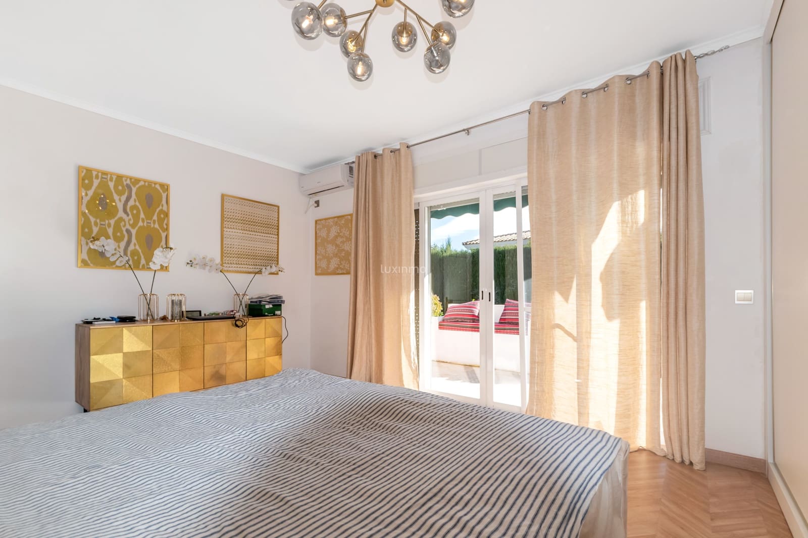 Villa/Maison de 3 chambres à louer à La Nucia avec piscine garage - 3 500 € (Ref: 9539467)