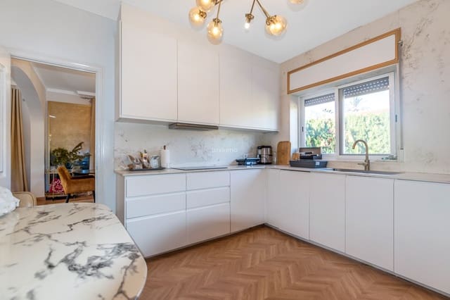 Villa/Maison de 3 chambres à louer à La Nucia avec piscine garage - 3 500 € (Ref: 9539467)