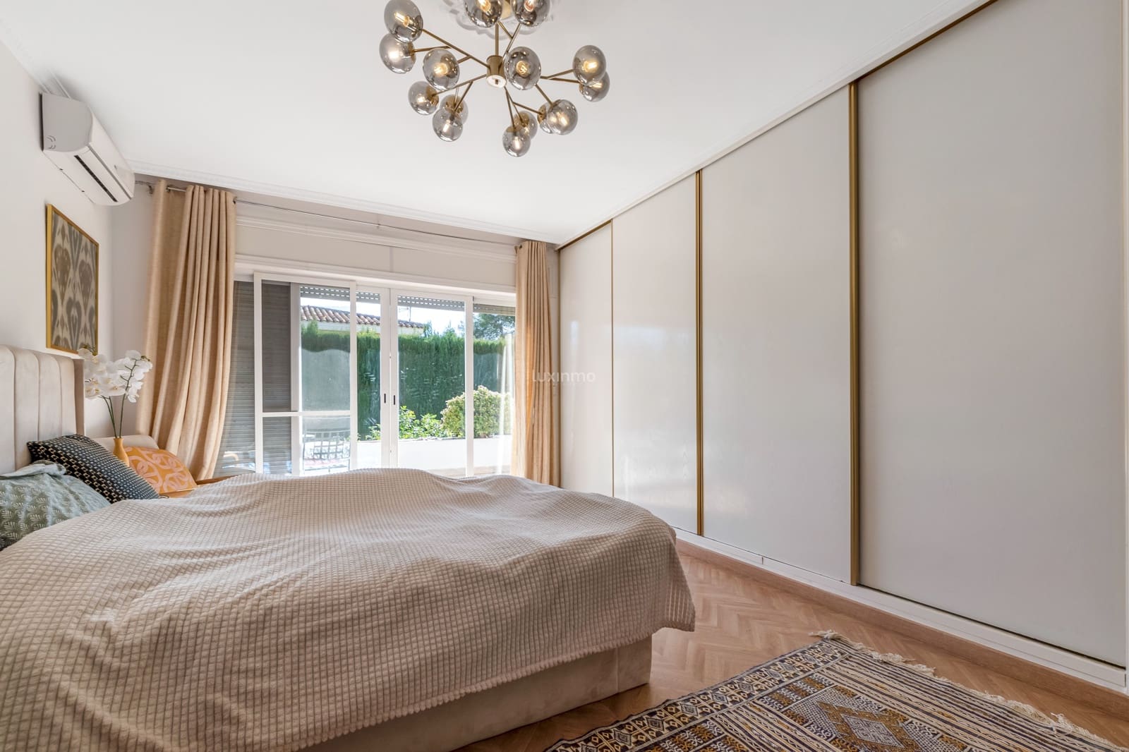 Villa/Maison de 3 chambres à louer à La Nucia avec piscine garage - 3 500 € (Ref: 9539467)