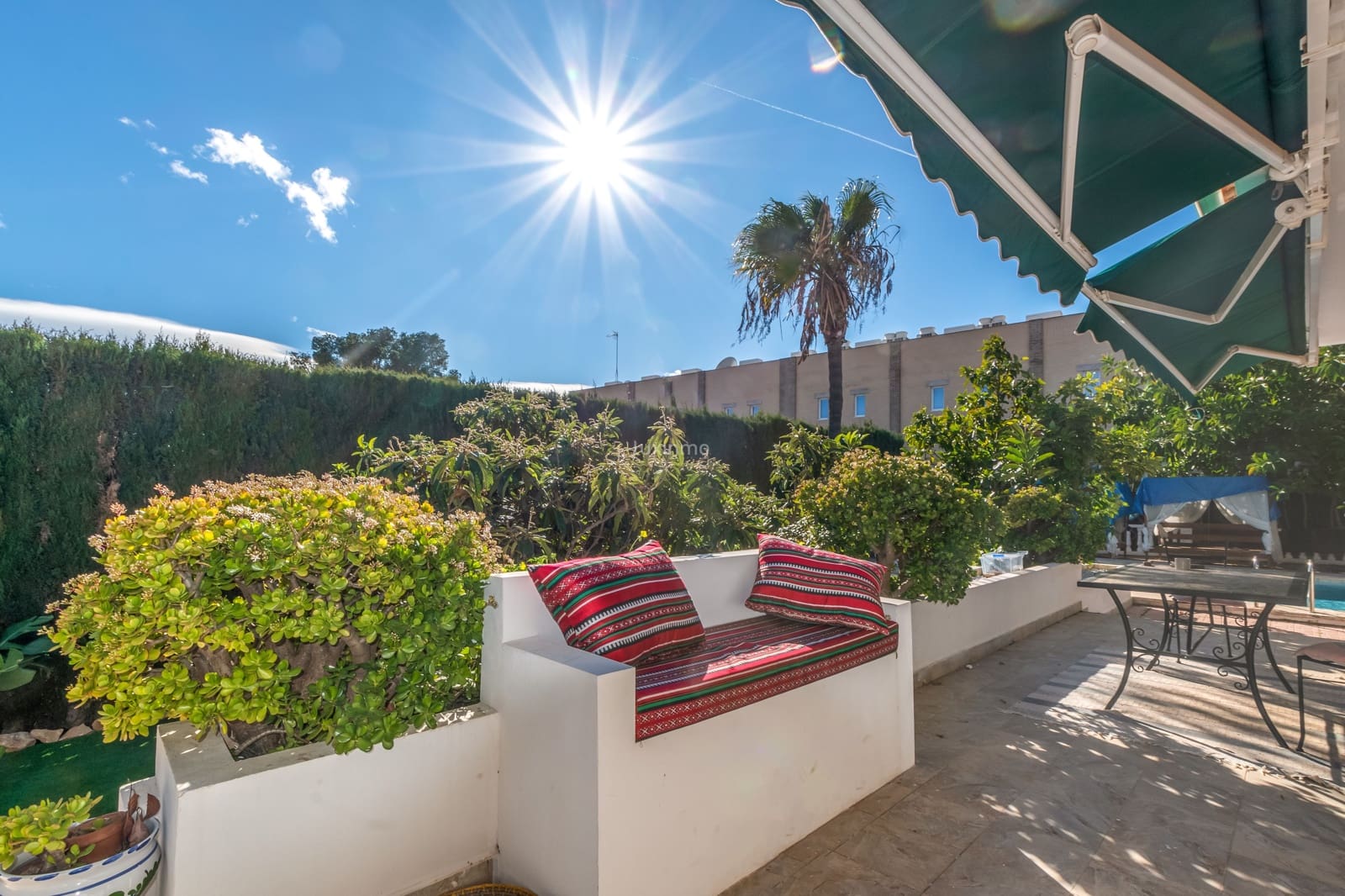 Villa/Maison de 3 chambres à louer à La Nucia avec piscine garage - 3 500 € (Ref: 9539467)