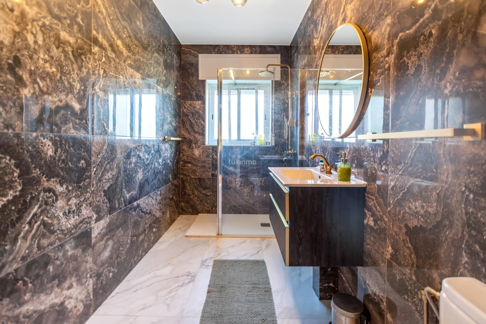 Villa/Maison de 3 chambres à louer à La Nucia avec piscine garage - 3 500 € (Ref: 9539467)