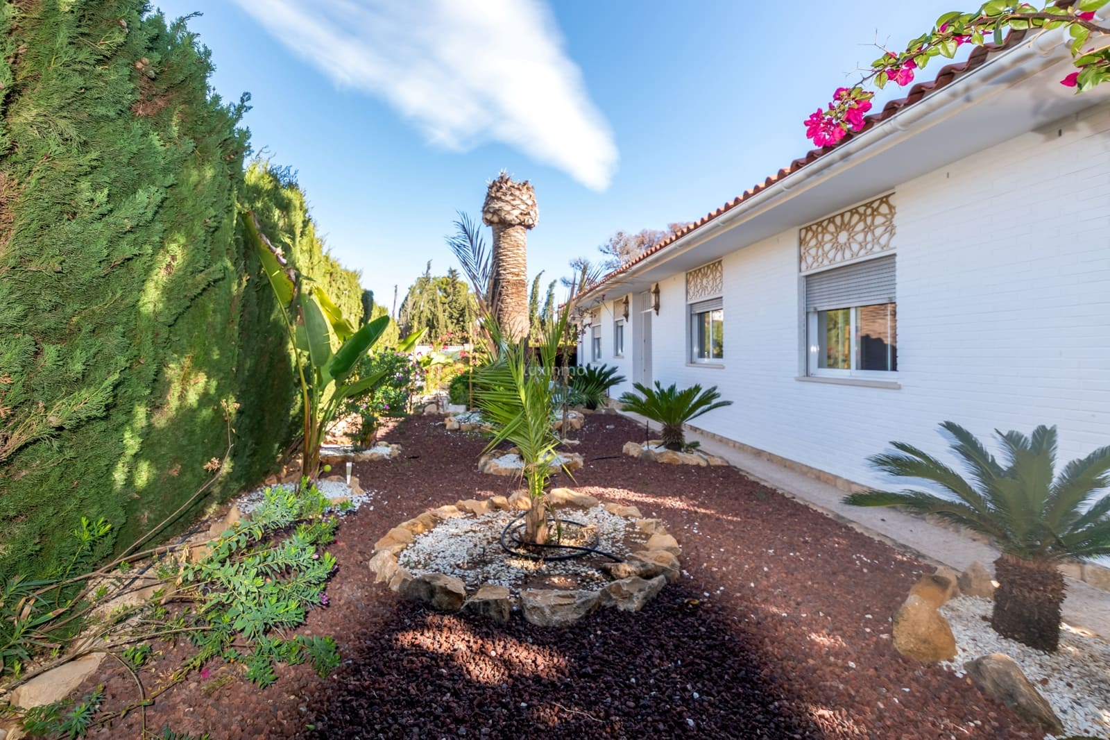 Villa/Maison de 3 chambres à louer à La Nucia avec piscine garage - 3 500 € (Ref: 9539467)