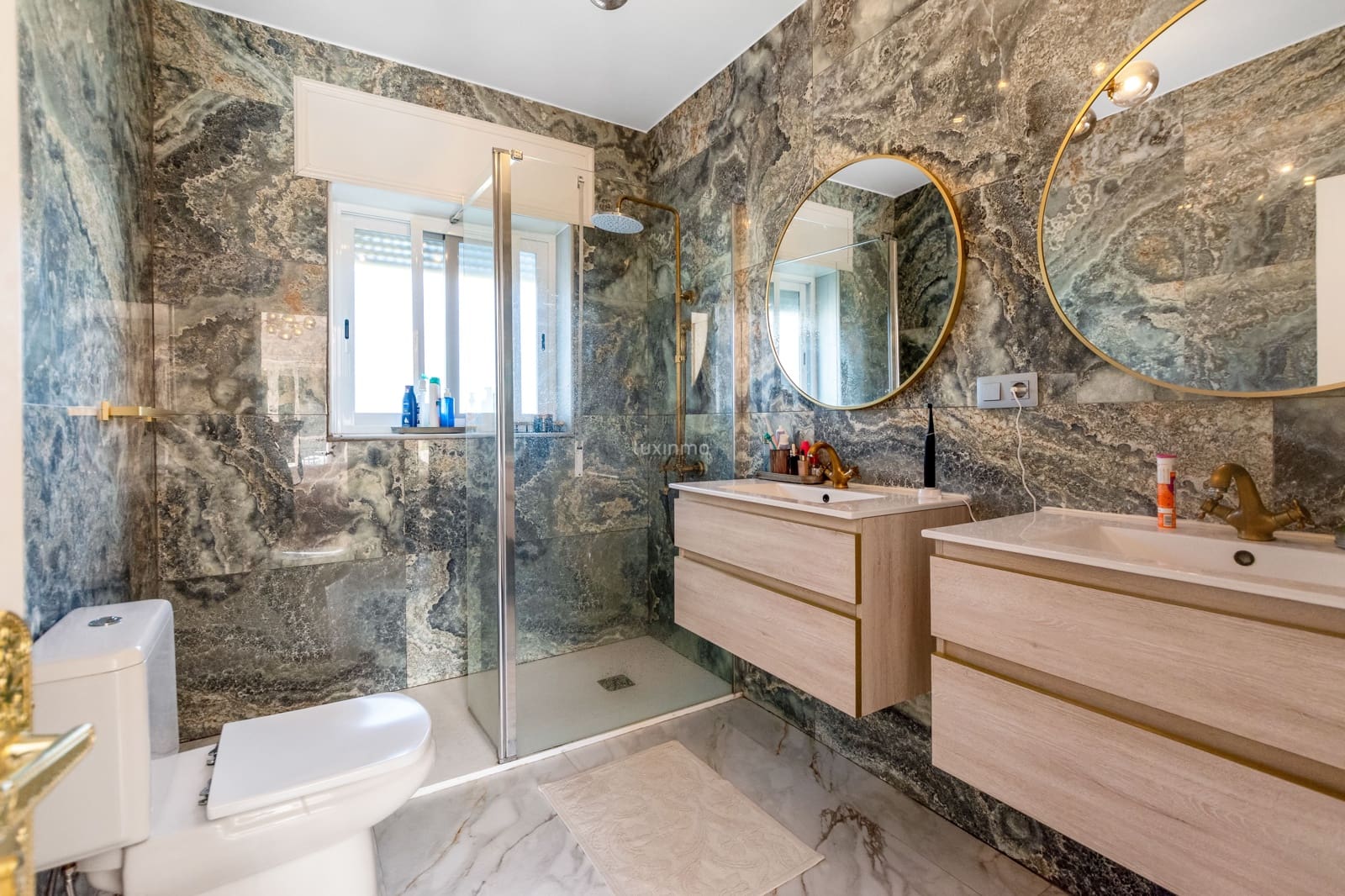 Villa/Maison de 3 chambres à louer à La Nucia avec piscine garage - 3 500 € (Ref: 9539467)