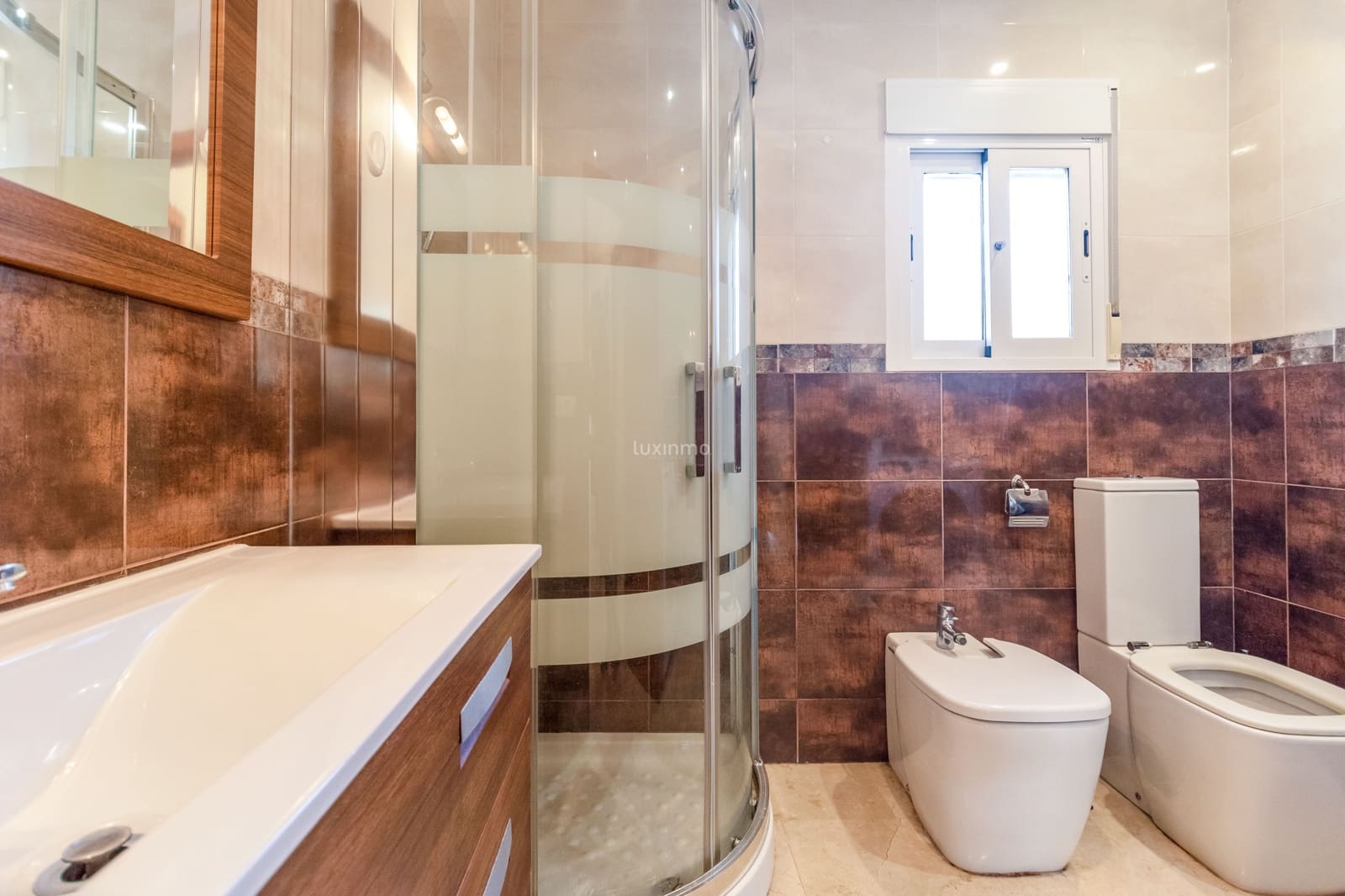 Villa/Maison de 5 chambres à louer à La Nucia avec piscine garage - 5 000 € (Ref: 9539468)