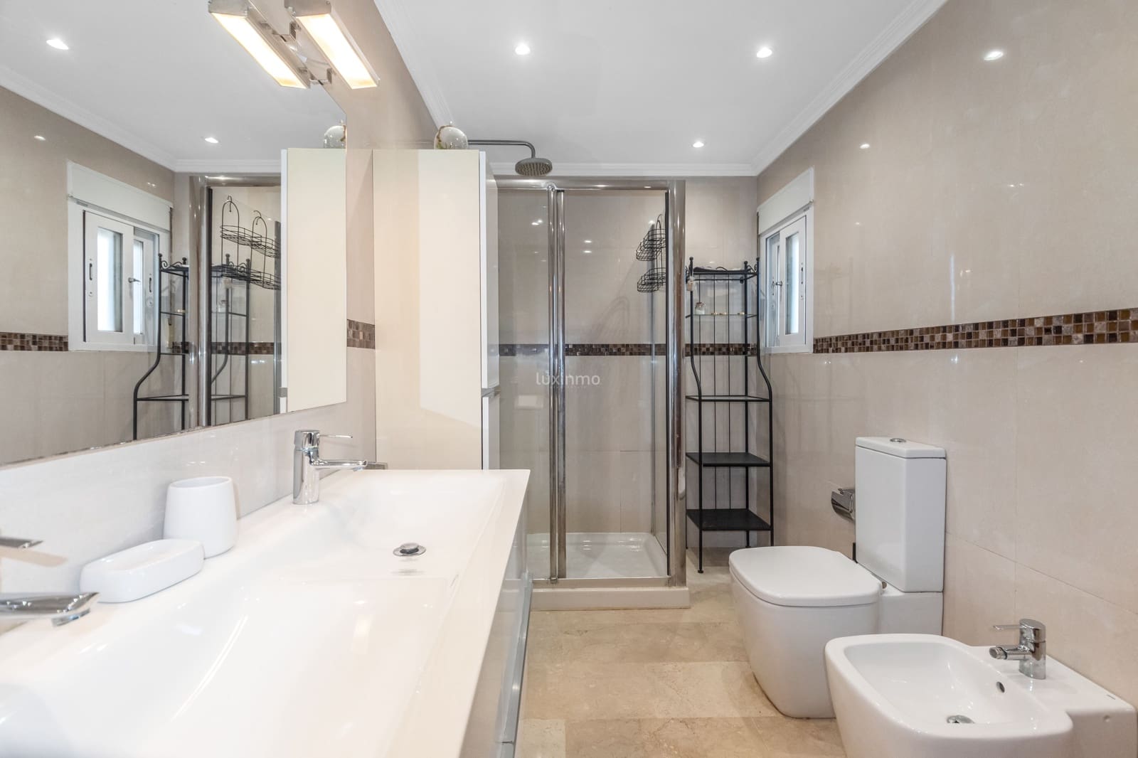 Villa/Maison de 5 chambres à louer à La Nucia avec piscine garage - 5 000 € (Ref: 9539468)