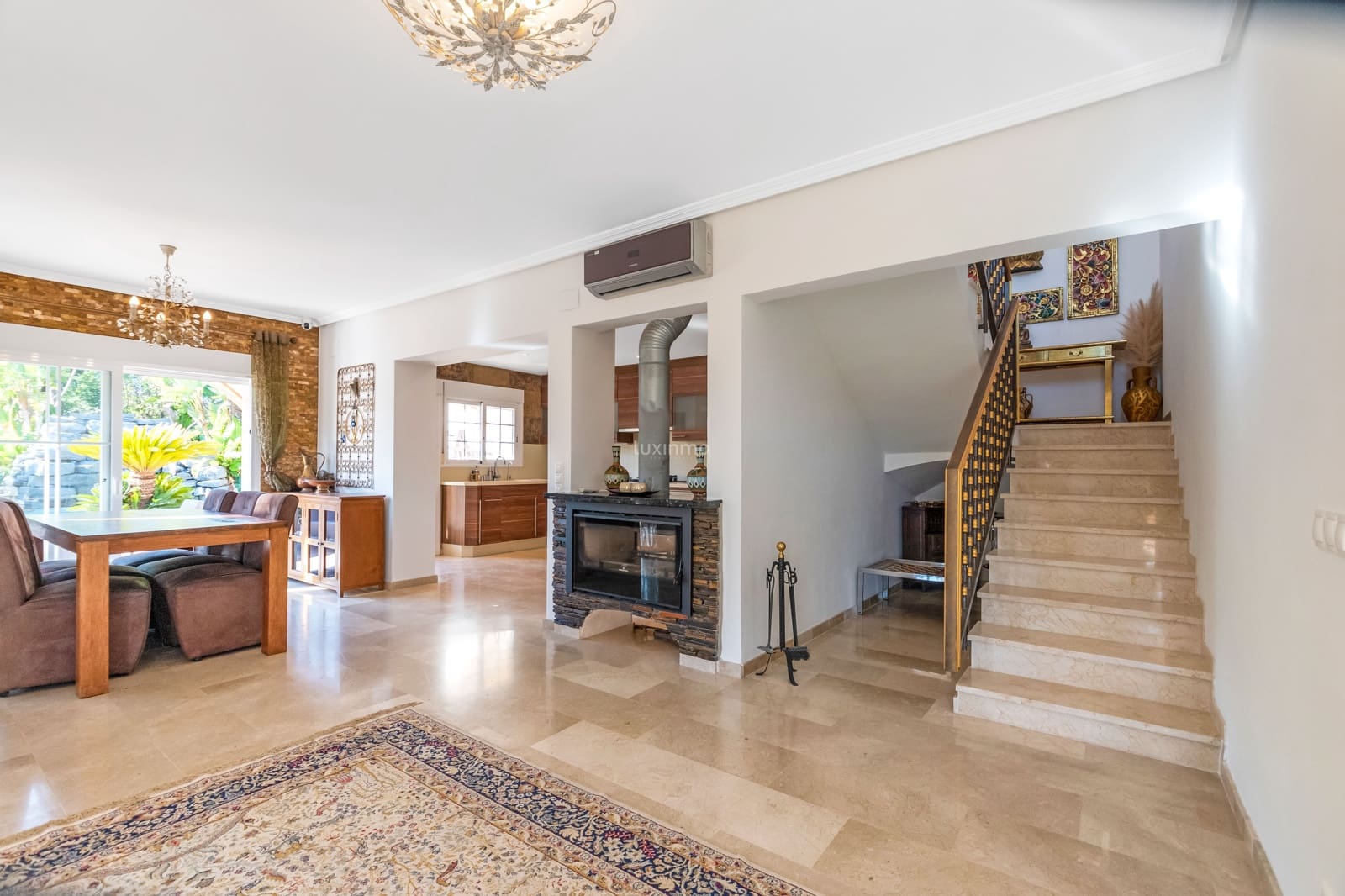 Villa/Maison de 5 chambres à louer à La Nucia avec piscine garage - 5 000 € (Ref: 9539468)