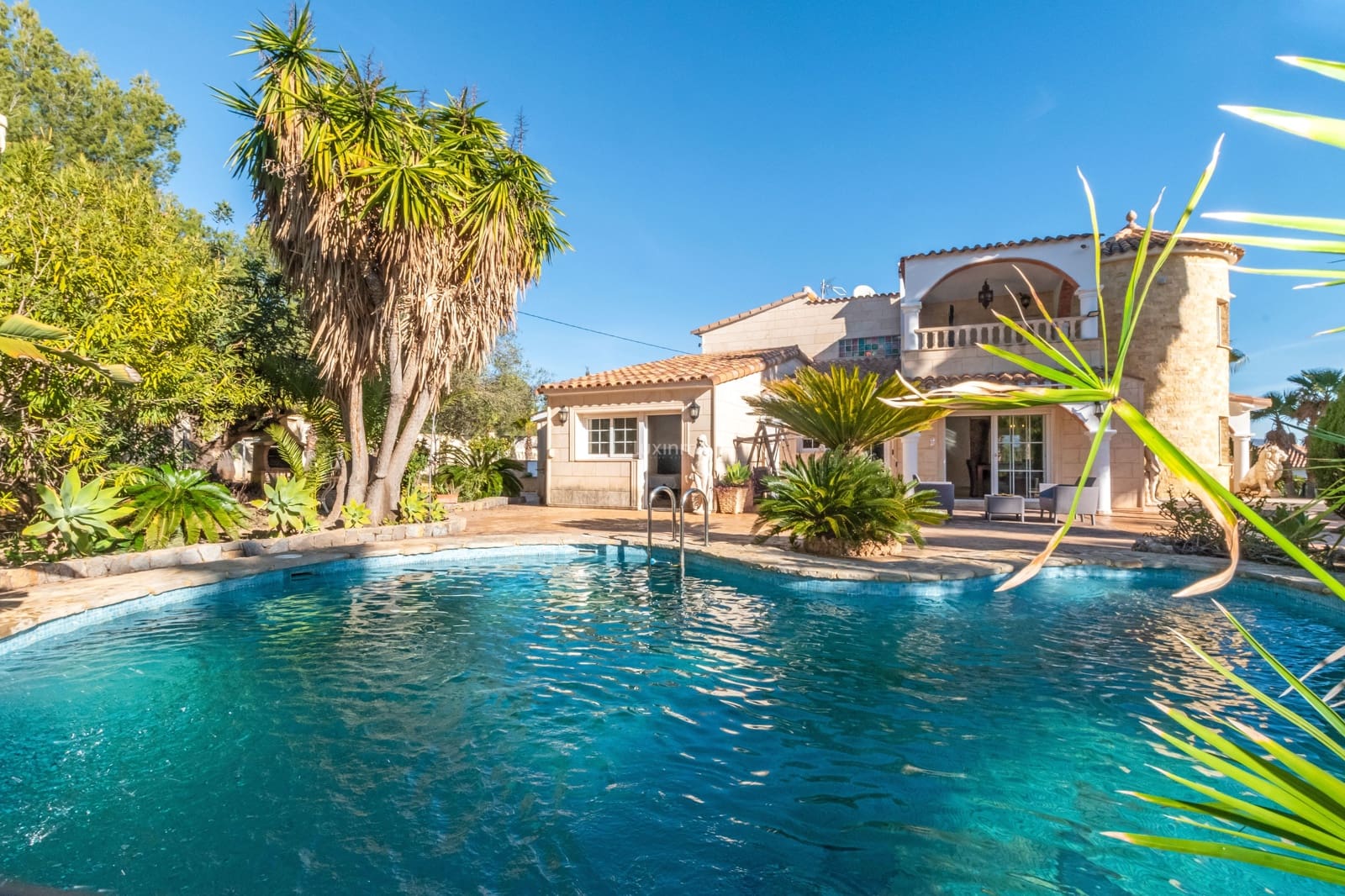 Villa/Maison de 5 chambres à louer à La Nucia avec piscine garage - 5 000 € (Ref: 9539468)