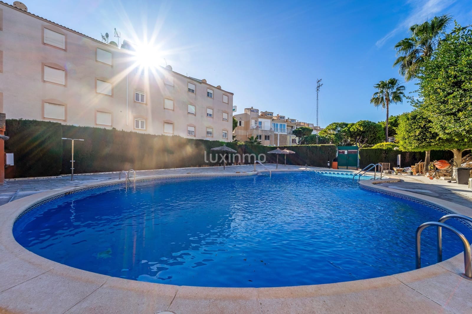 2 Zimmer Wohnung zu vermieten in Torrevieja mit Pool Garage - 850 € (Ref: 9542708)