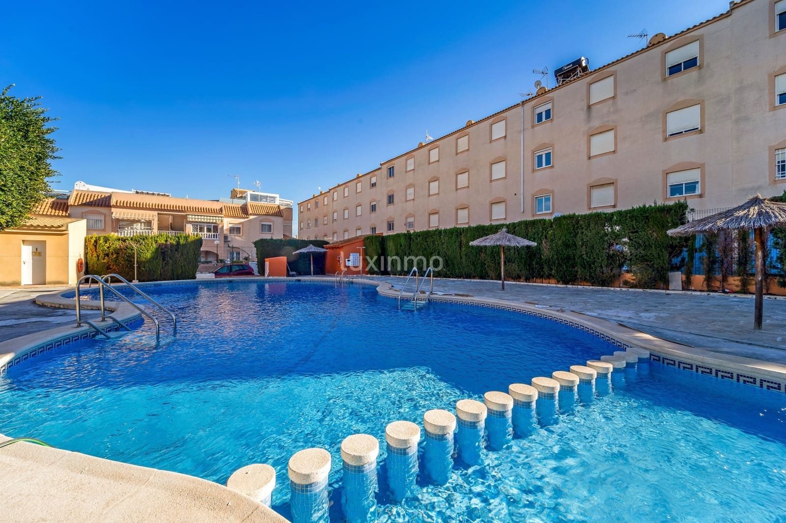 2 Zimmer Wohnung zu vermieten in Torrevieja mit Pool Garage - 850 € (Ref: 9542708)