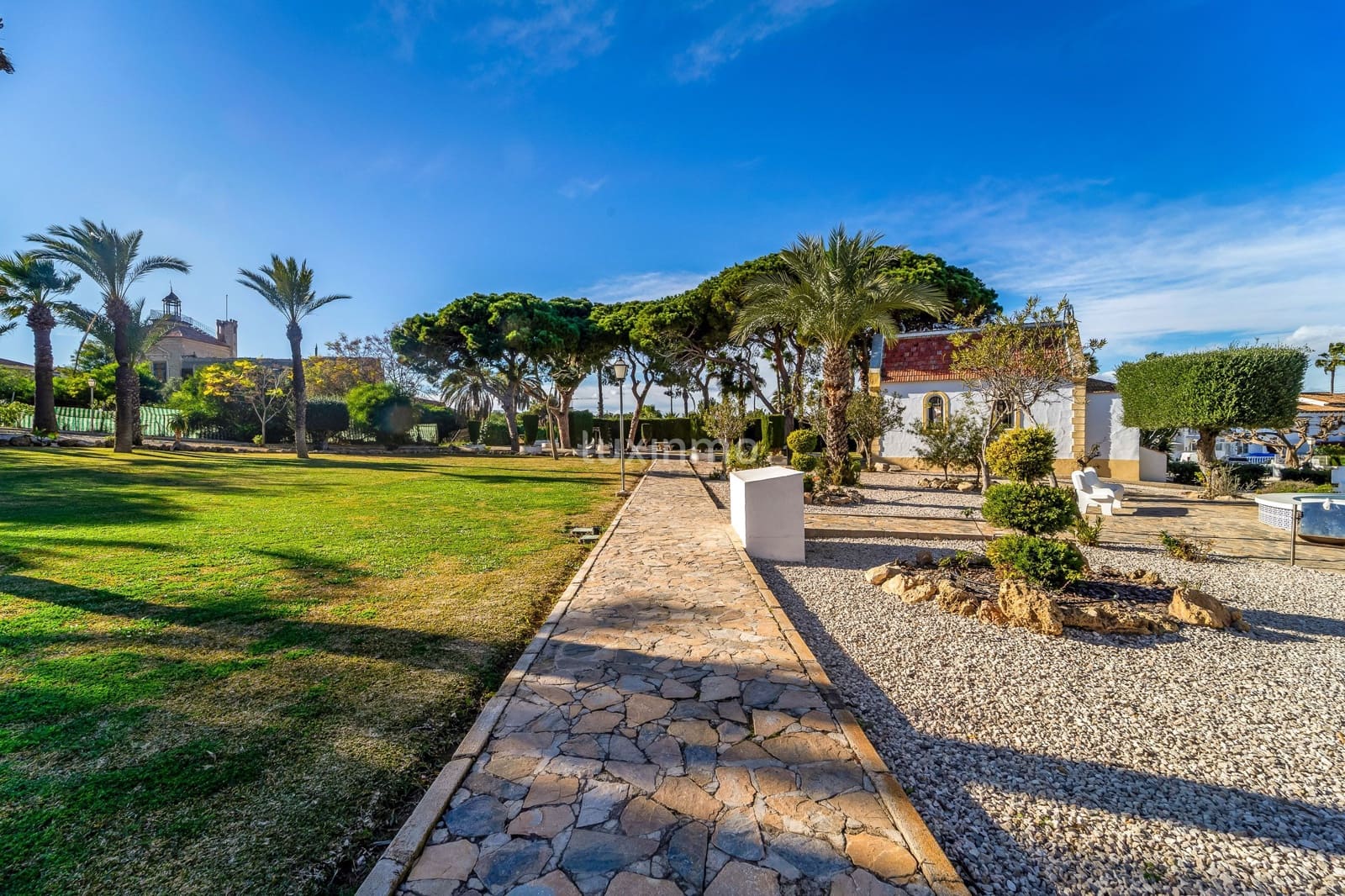 2 Zimmer Wohnung zu vermieten in Torrevieja mit Pool Garage - 850 € (Ref: 9542708)