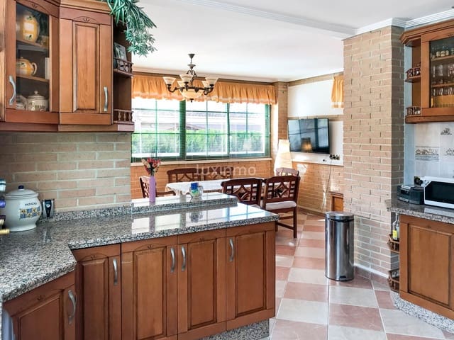 8 bedroom Villa for sale in Benidorm with pool garage - € 998,000 (Ref: 9550508)