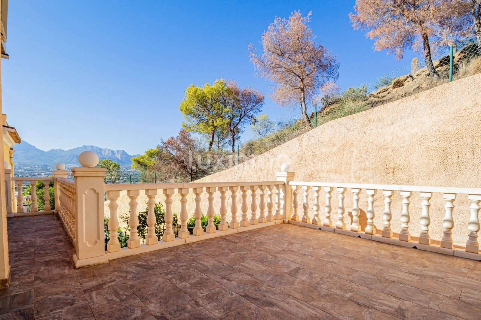 4 soveværelse Villa til salg i Alfaz del Pi / L'Alfas del Pi med swimmingpool garage - € 890.000 (Ref: 9554446)