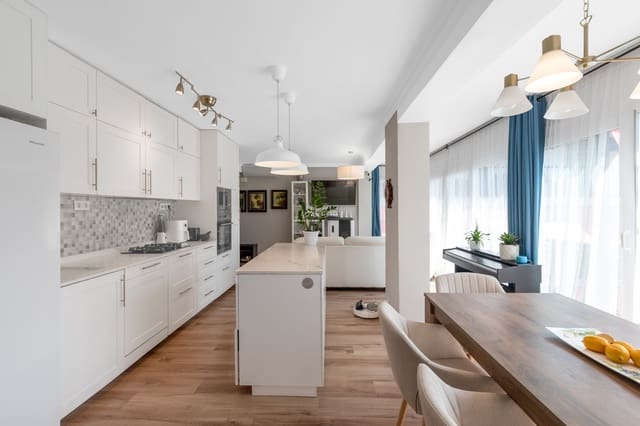 4 sovrum Lägenhet till salu i Benidorm med pool - 369 000 € (Ref: 9558408)