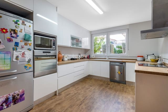 5 chambre Villa/Maison à vendre à Alfaz del Pi / L'Alfàs del Pi avec piscine - 540 000 € (Ref: 9558444)