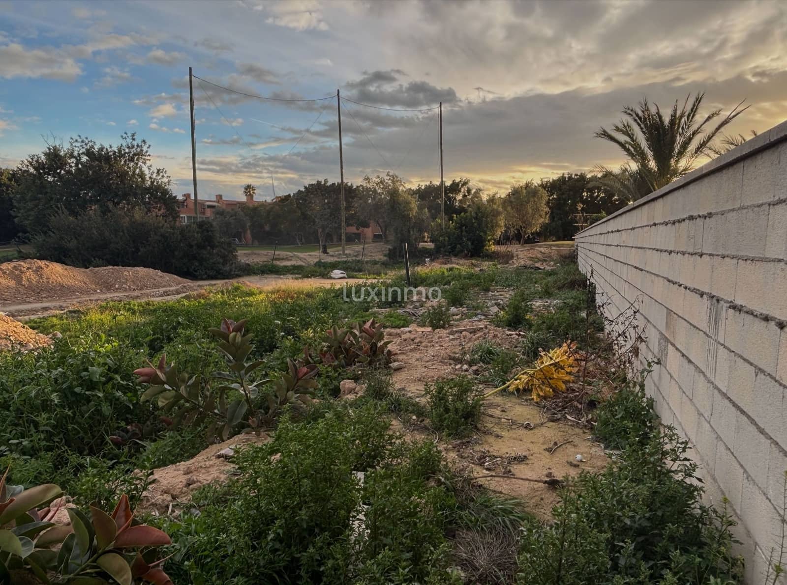 Grunde uden byggetilladelser til salg i Alicante by - € 450.000 (Ref: 9559342)