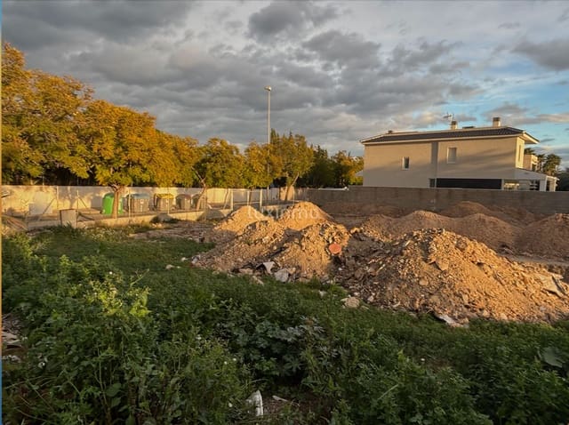 Grunde uden byggetilladelser til salg i Alicante by - € 450.000 (Ref: 9559342)