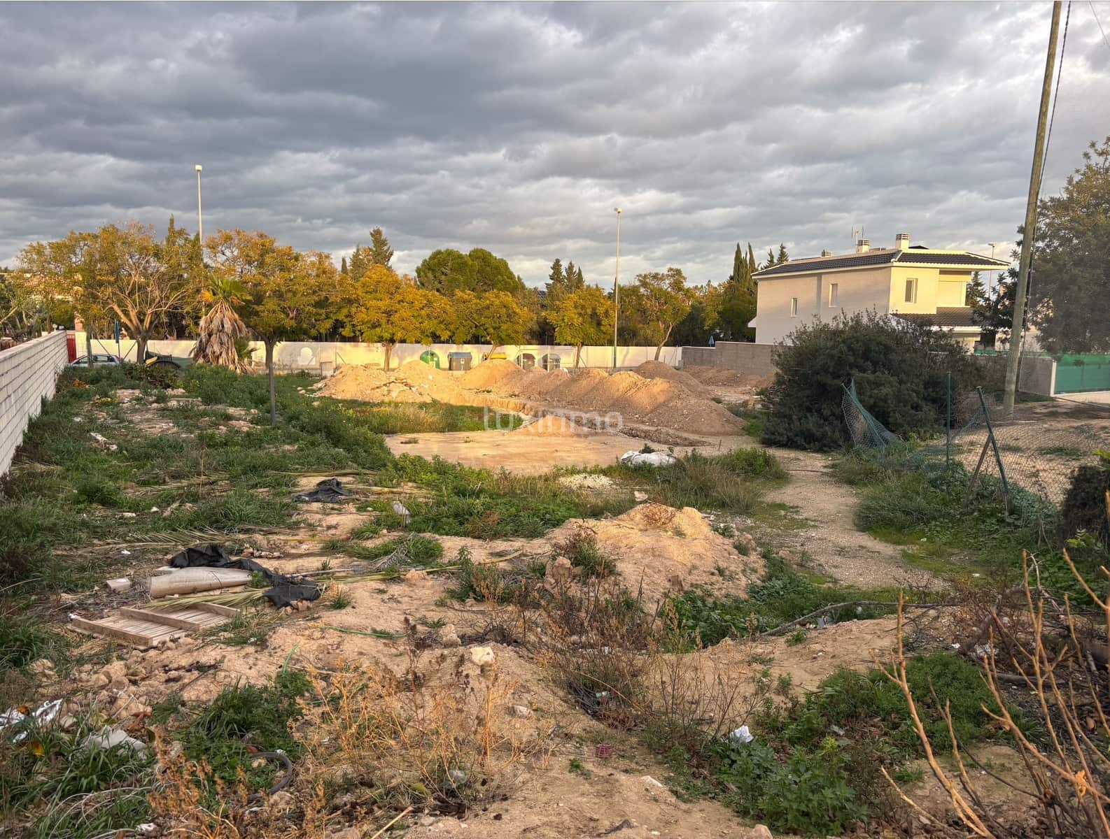 Grunde uden byggetilladelser til salg i Alicante by - € 450.000 (Ref: 9559342)