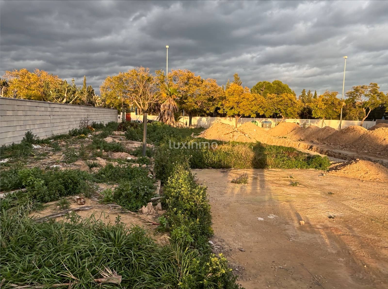 Grunde uden byggetilladelser til salg i Alicante by - € 450.000 (Ref: 9559342)