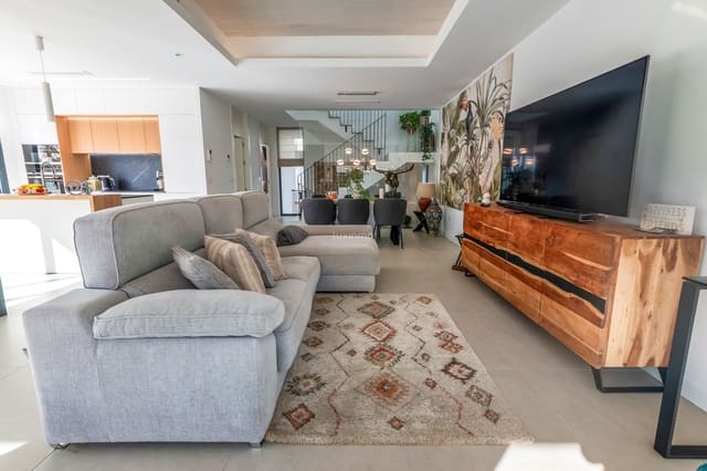 3 makuuhuone Huvila myytävänä paikassa Finestrat mukana uima-altaan 
autotalli - 795 000 € (Ref: 9569993)