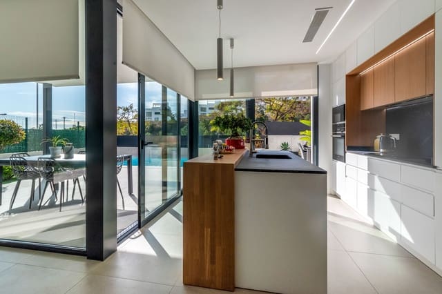 3 makuuhuone Huvila myytävänä paikassa Finestrat mukana uima-altaan 
autotalli - 795 000 € (Ref: 9569993)