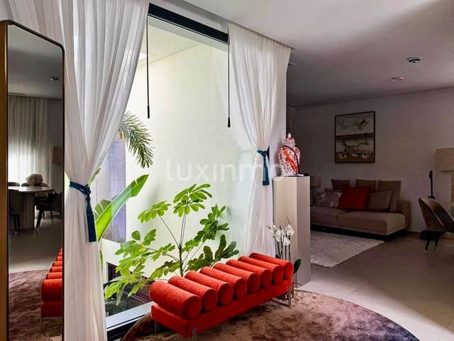 5 bedroom Villa for rent in La Nucia with pool garage - € 8,000 (Ref: 9573680)