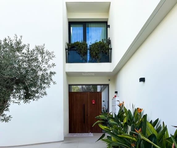 5 bedroom Villa for rent in La Nucia with pool garage - € 8,000 (Ref: 9573680)