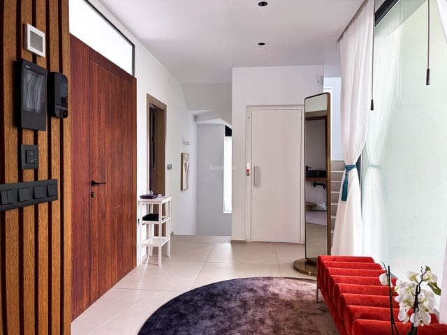 5 bedroom Villa for rent in La Nucia with pool garage - € 8,000 (Ref: 9573680)