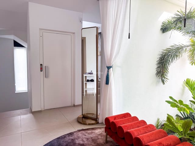 5 bedroom Villa for rent in La Nucia with pool garage - € 8,000 (Ref: 9573680)