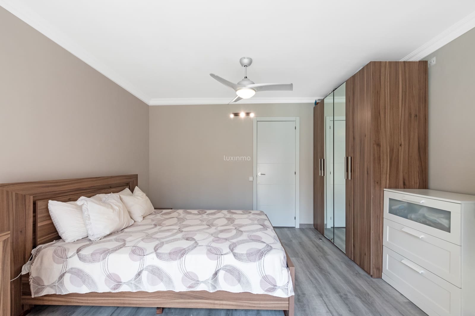 4 sovrum Lägenhet till salu i Benidorm med pool - 369 000 € (Ref: 9575480)