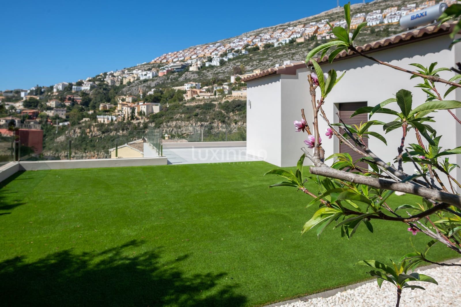 4 bedroom Villa for sale in Benitachell / Benitatxell with pool garage - € 749,000 (Ref: 9575494)