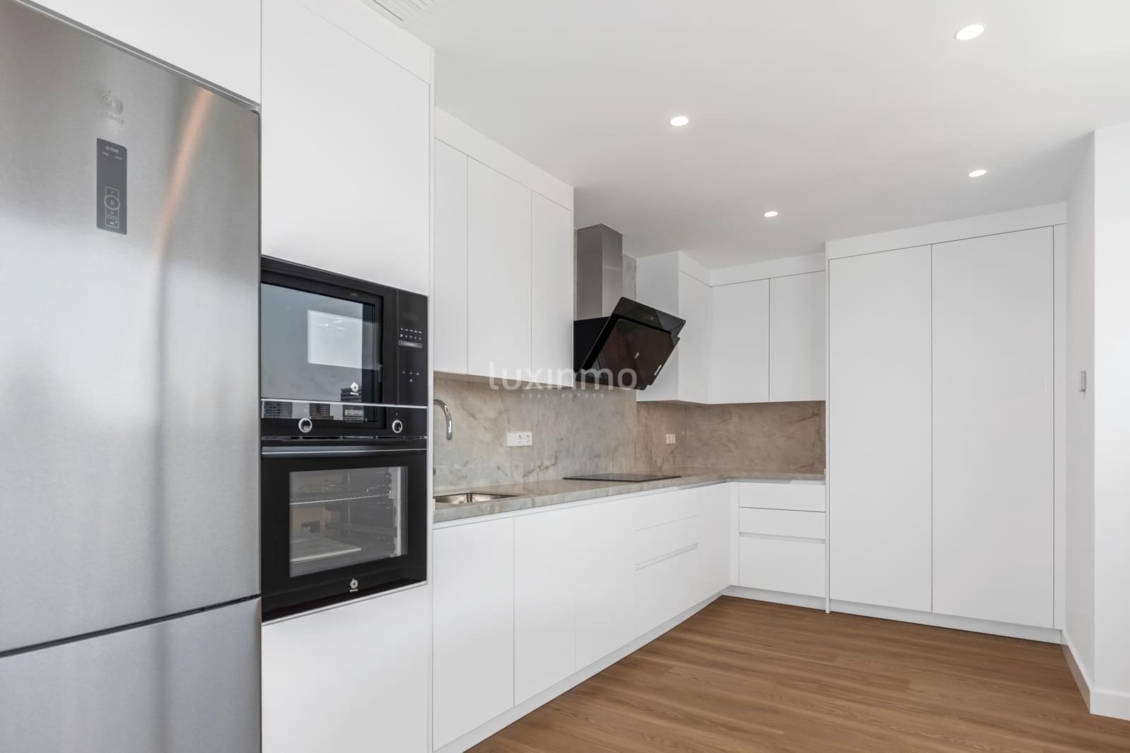 3 sovrum Lägenhet till salu i Benidorm med pool - 820 000 € (Ref: 9578335)