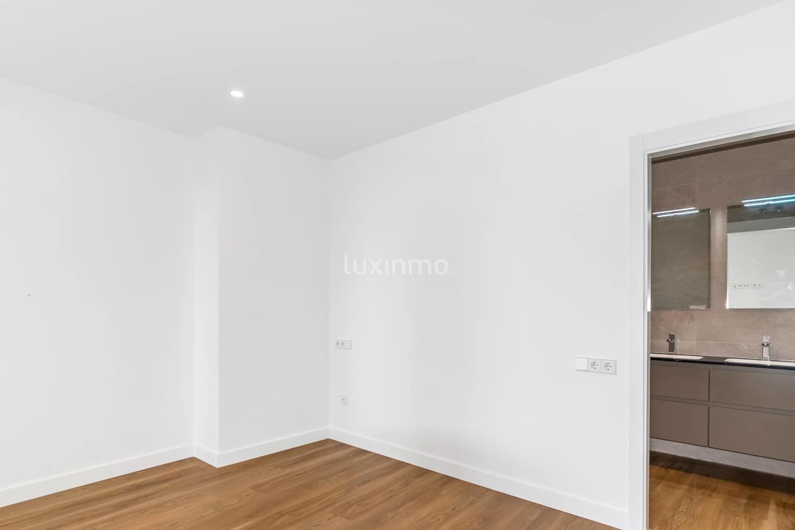 3 sovrum Lägenhet till salu i Benidorm med pool - 820 000 € (Ref: 9578335)