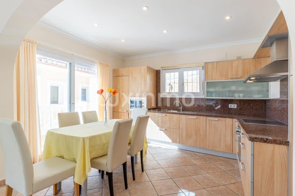 3 bedroom Villa for rent in Benitachell / Benitatxell with pool garage - € 2,200 (Ref: 9584450)