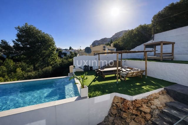 Chalet de 4 habitaciones en Dénia en venta con piscina - 480.000 € (Ref: 9597192)