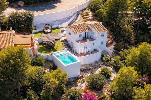 Chalet de 4 habitaciones en Dénia en venta con piscina - 480.000 € (Ref: 9597192)