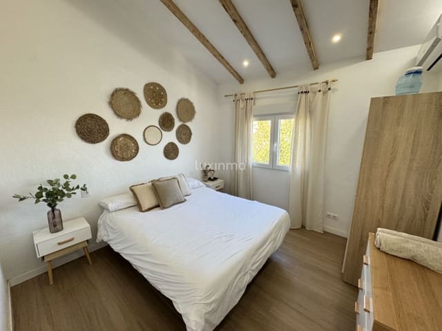 Chalet de 4 habitaciones en Dénia en venta con piscina - 480.000 € (Ref: 9597192)