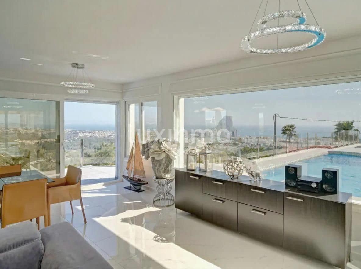 5 makuuhuone Huvila myytävänä paikassa Calpe / Calp mukana uima-altaan 
autotalli - 1 650 000 € (Ref: 9597194)