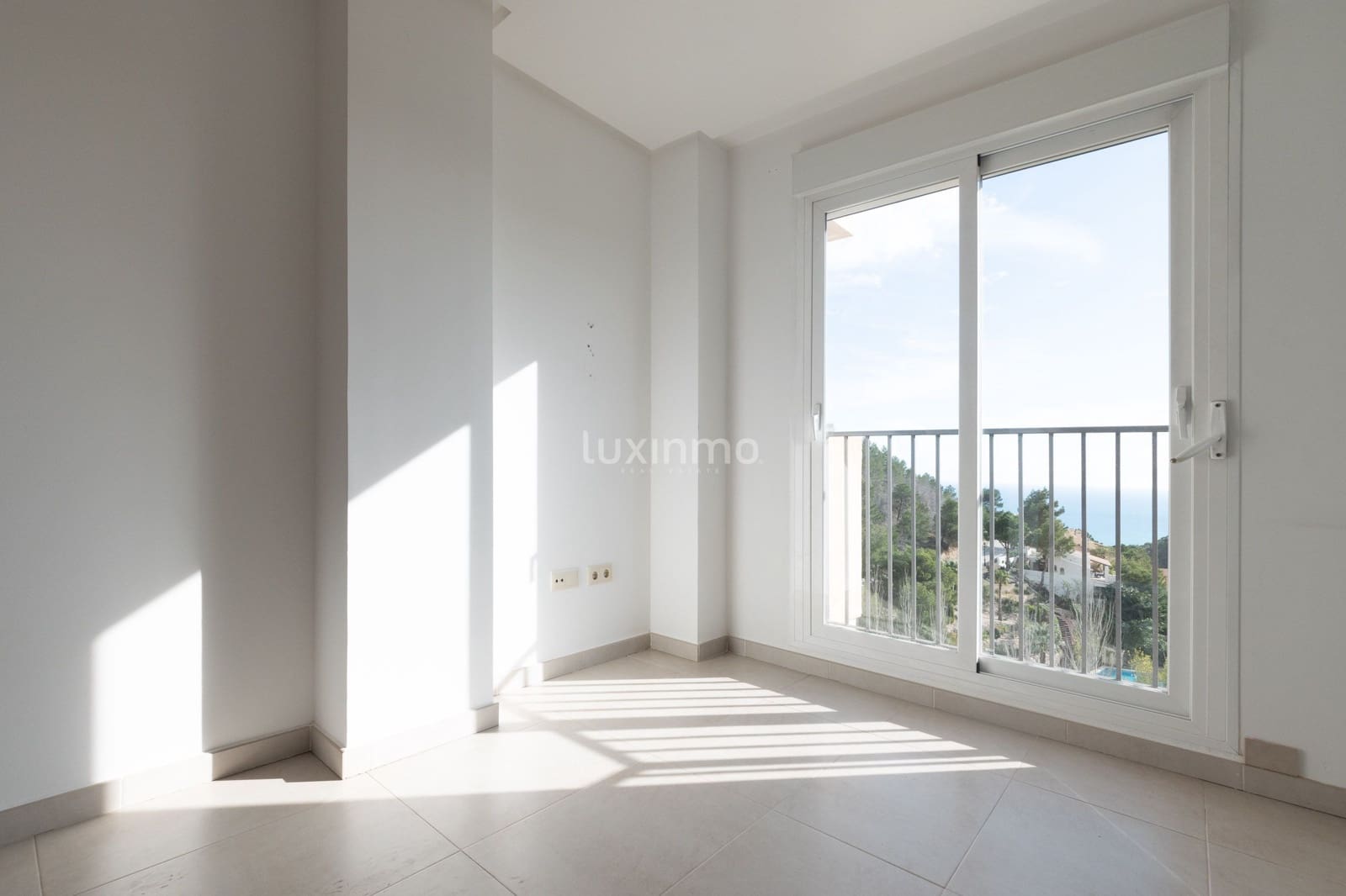 2 bedroom Flat for sale in Altea with pool garage - € 280,000 (Ref: 9597230)