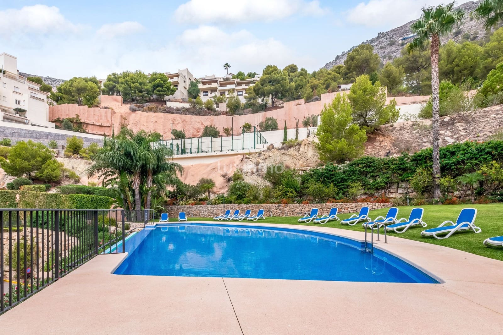 2 bedroom Flat for sale in Altea with pool garage - € 280,000 (Ref: 9597230)