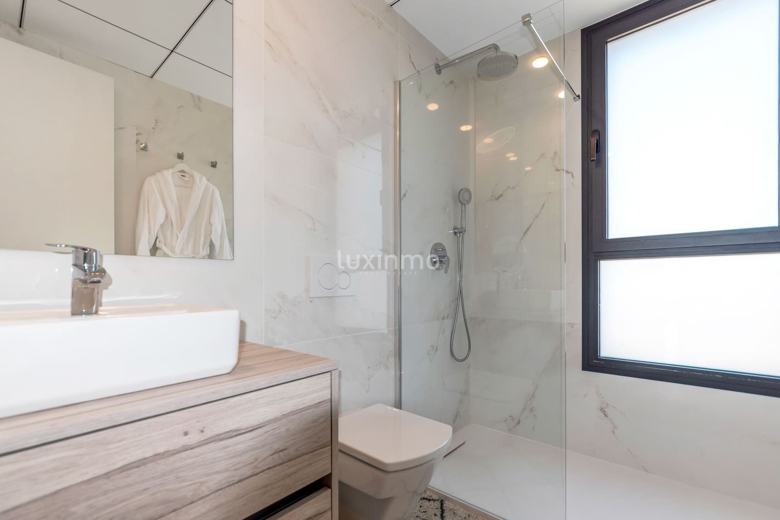 Apartamento de 3 habitaciones en Benidorm en venta con piscina garaje - 789.000 € (Ref: 9597239)