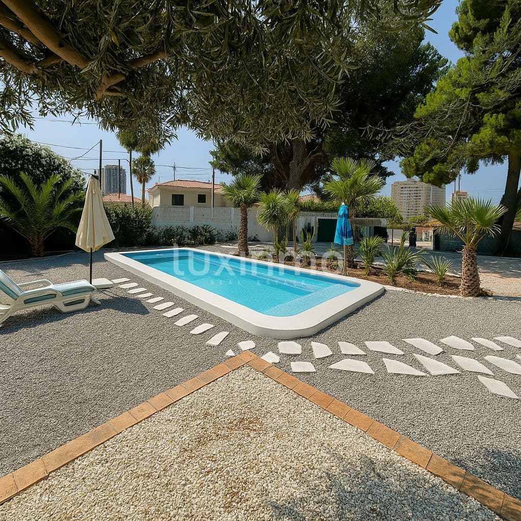 5 makuuhuone Huvila myytävänä paikassa Calpe / Calp mukana uima-altaan - 749 000 € (Ref: 9598542)