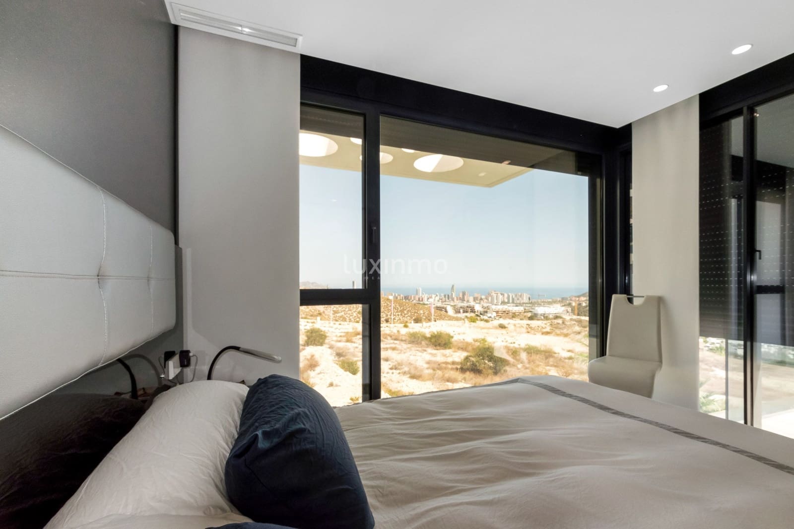 4 makuuhuone Huvila myytävänä paikassa Finestrat mukana uima-altaan 
autotalli - 850 000 € (Ref: 9598564)