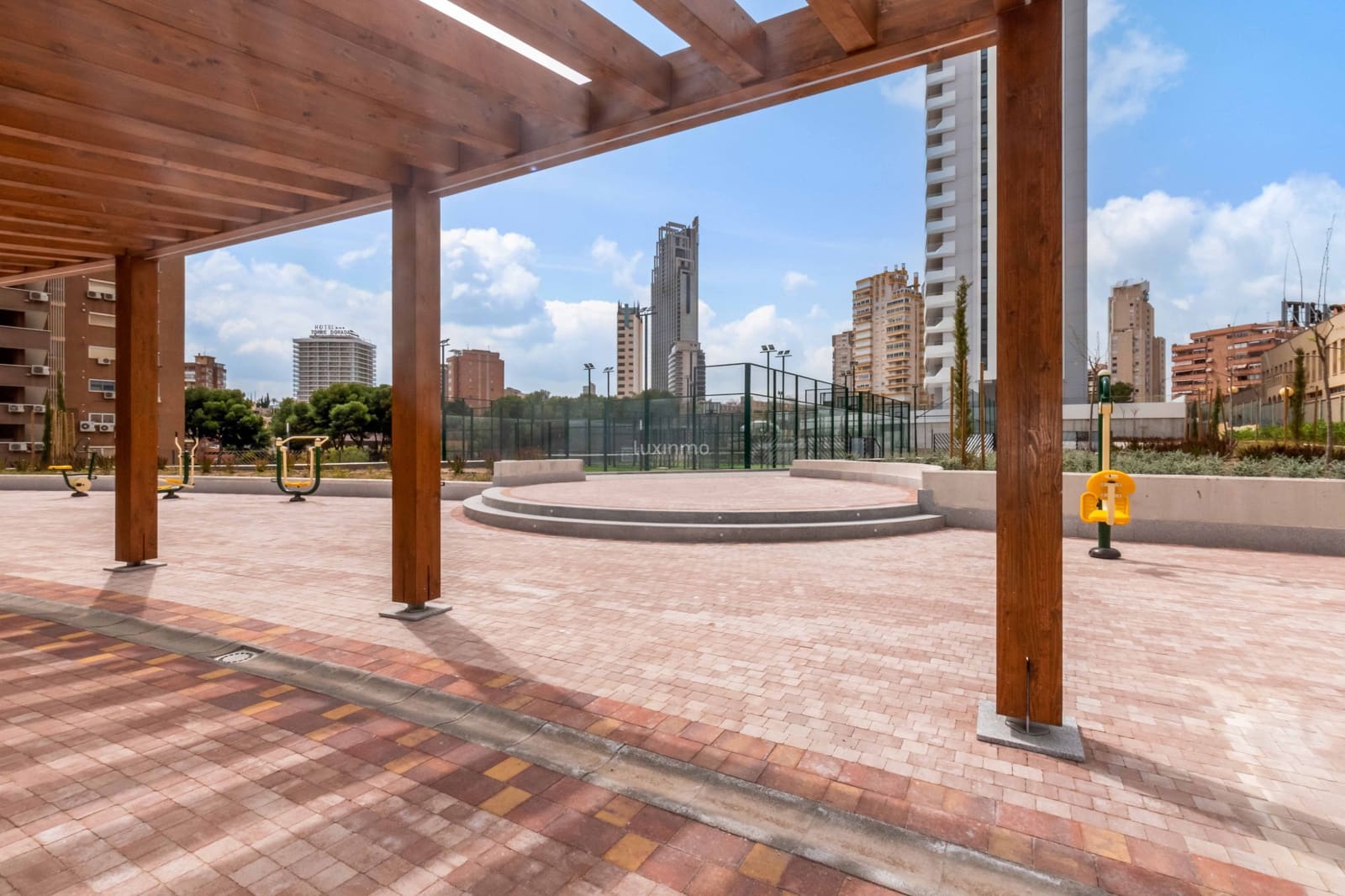 2 bedroom Apartment for sale in Benidorm with pool garage - € 665,000 (Ref: 9602457)